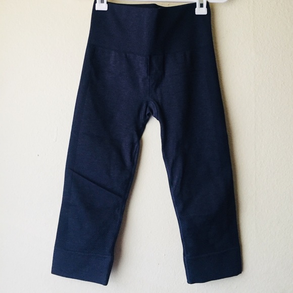 LULULEMON navy blue CAPRI leggings (m)6 - Picture 2 of 13